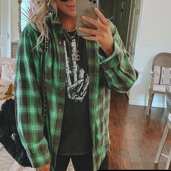 Tops - Green button up plaid black flannel long sleeve
